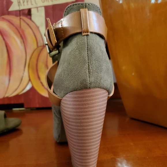 Just Fab Army Green Open Toe Booties - Picture 4 of 7